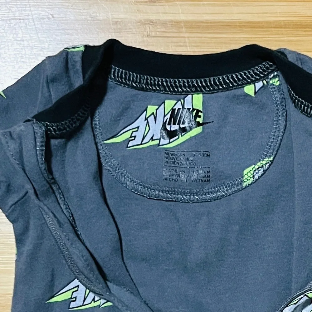 2 Piece Nike Newborn Zipper Footies - Picture 7 of 8